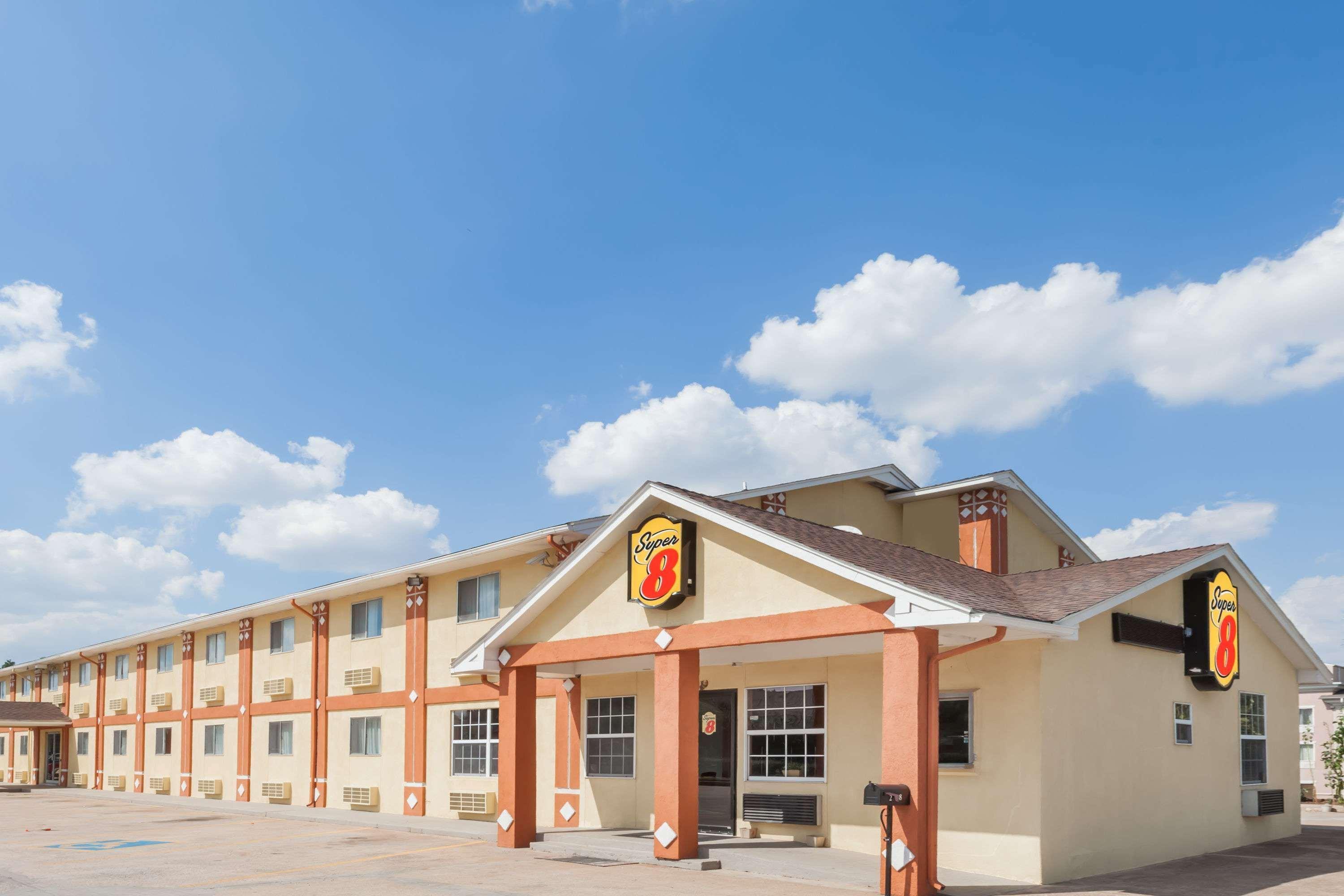 Hotel Super 8 By Wyndham Chickasha Exterior foto